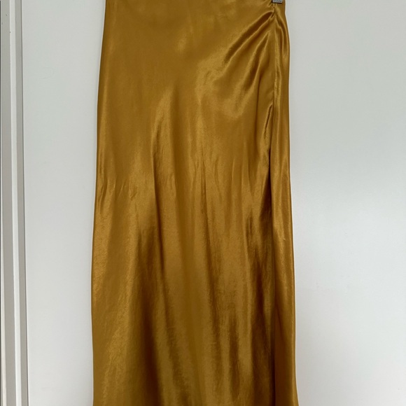 Aritzia slip satin skirt gold - Picture 2 of 2